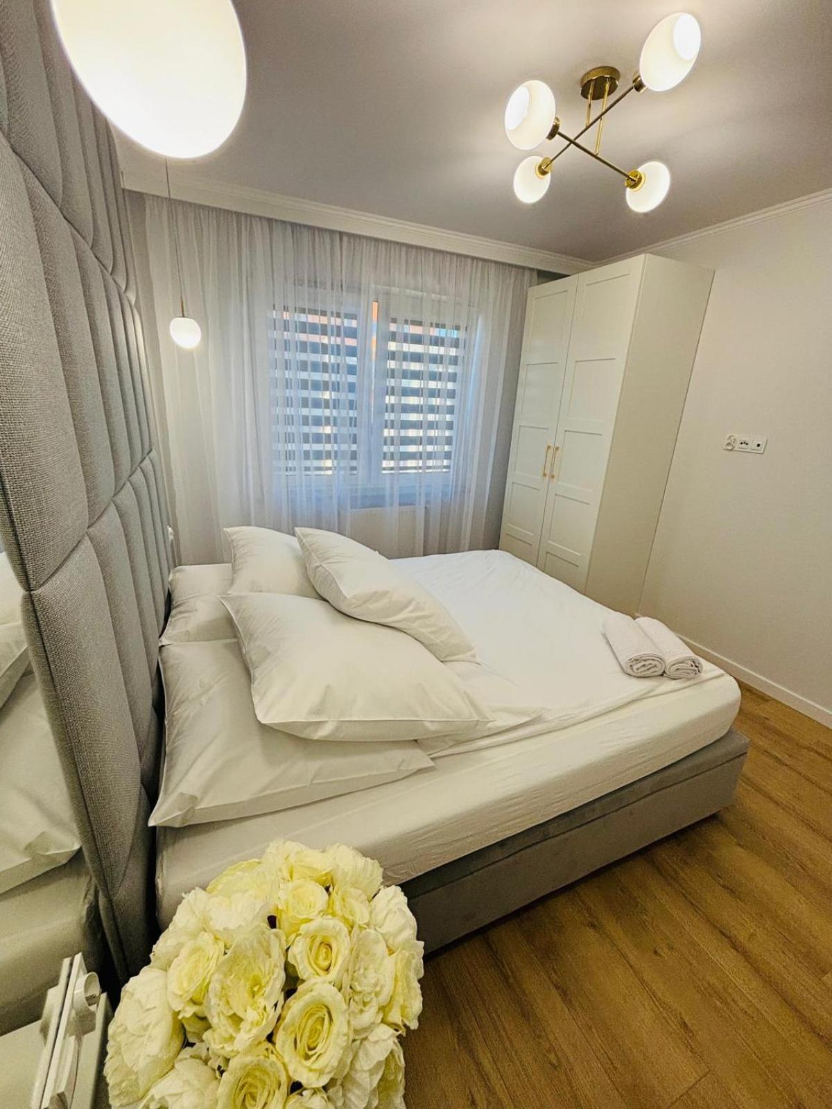 3 Bedrooms Premium Bella White For 8 Guests With Ac And Underground Parking Rzeszow Dış mekan fotoğraf